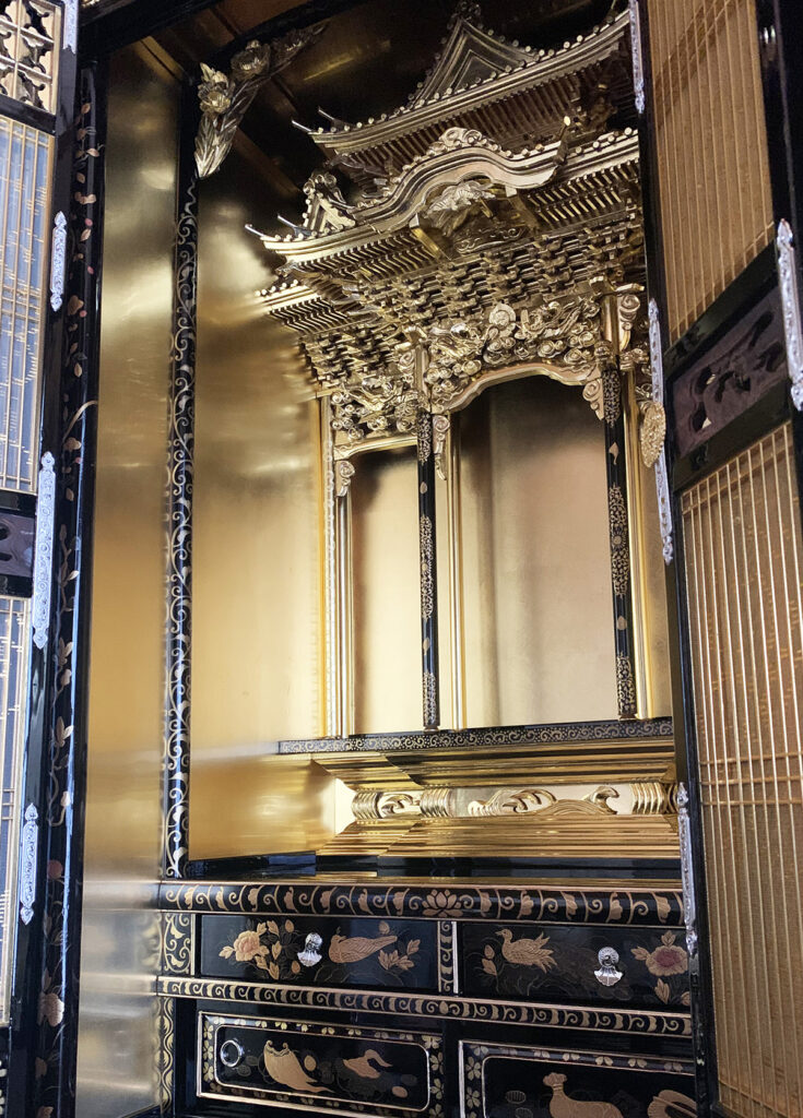 金仏壇の修復後の画像