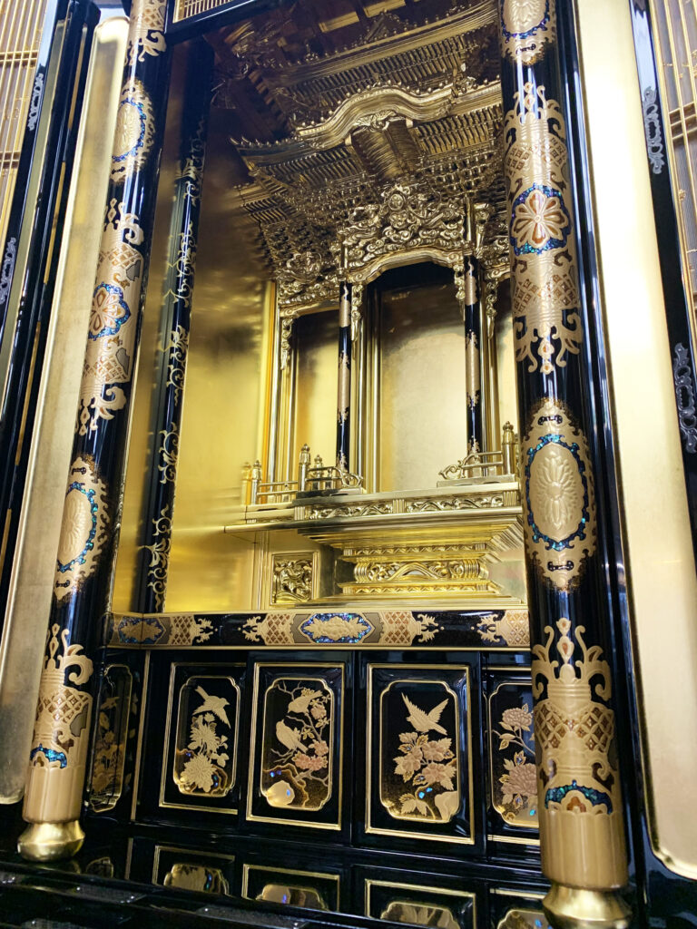 金沢仏壇の画像。自社製。